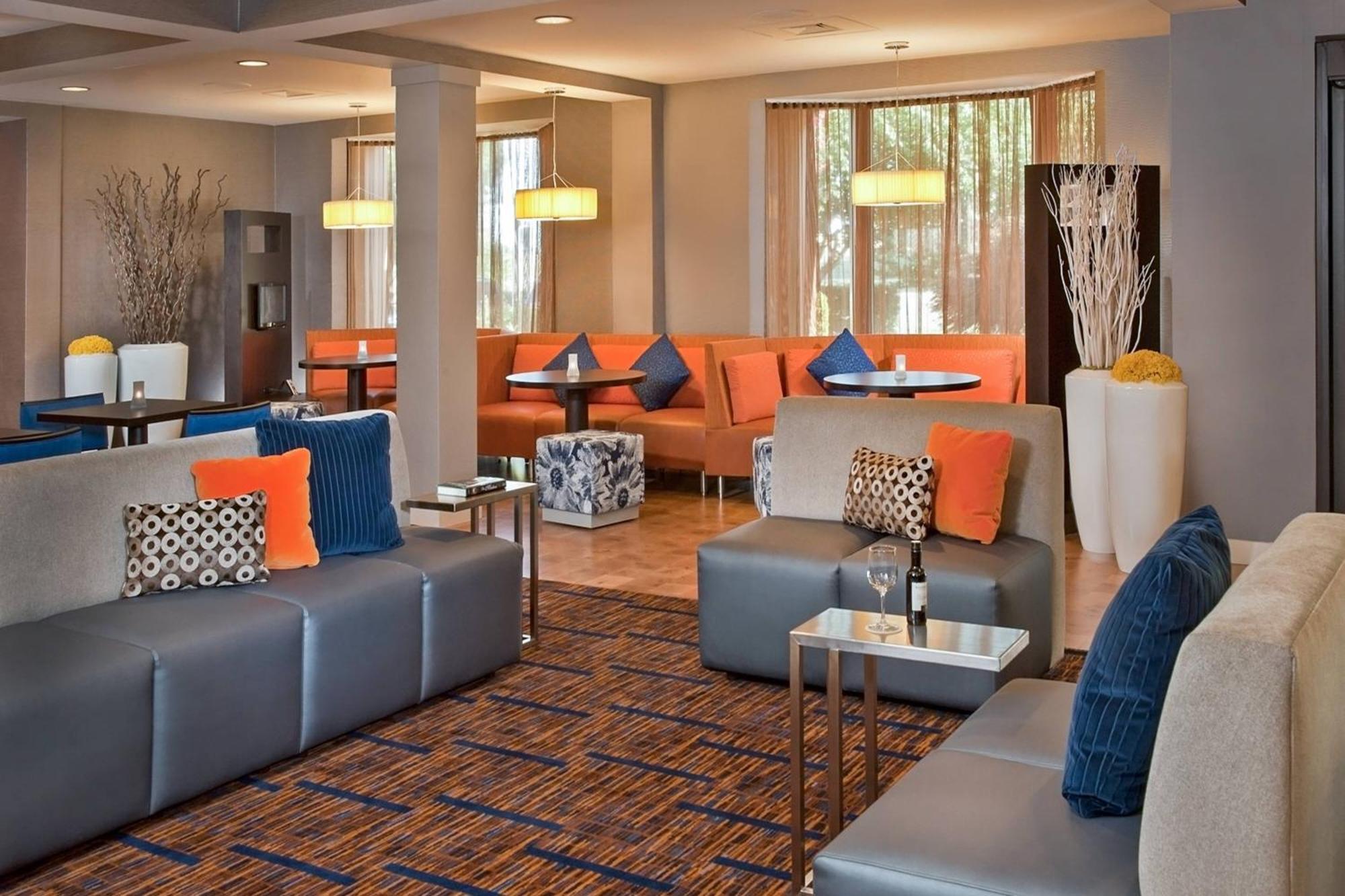 Готель Courtyard By Marriott Фредерік Ресторан фото